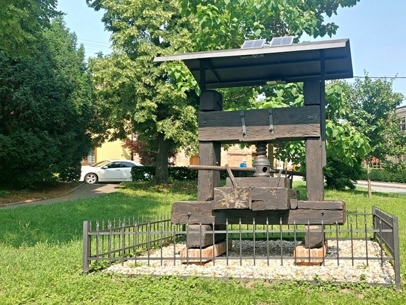 10_BZENEC