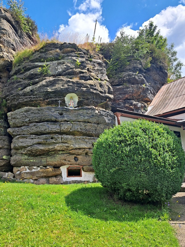 35_OBRÁZEK VE SKÁLE FALKNOV