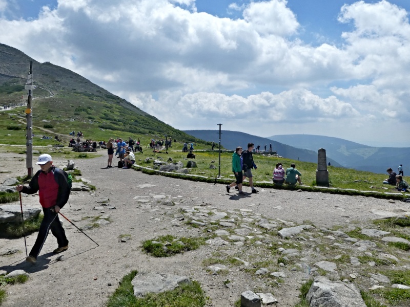 ..pohled na místo,kde stála česká Obří Bouda...