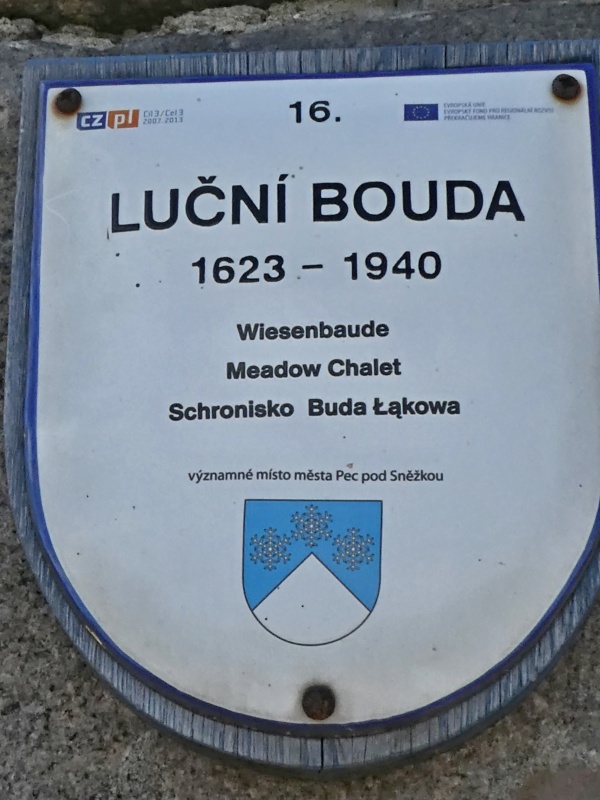 ...předchůdce Luční Boudy-hospodářské stavení zde bylo postaveno již v roce 1625,základní kámen byl objeven z roku 1623...