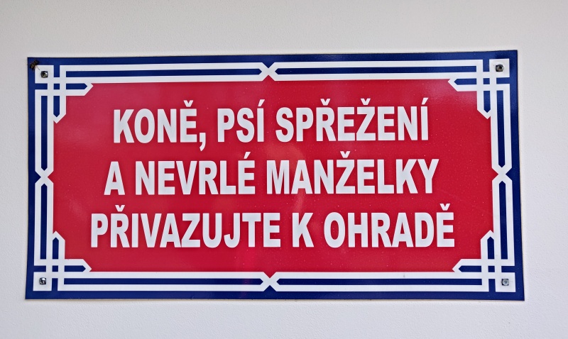 27.... nápis na Jitravském Dvorci bohužel bez "okénka"...