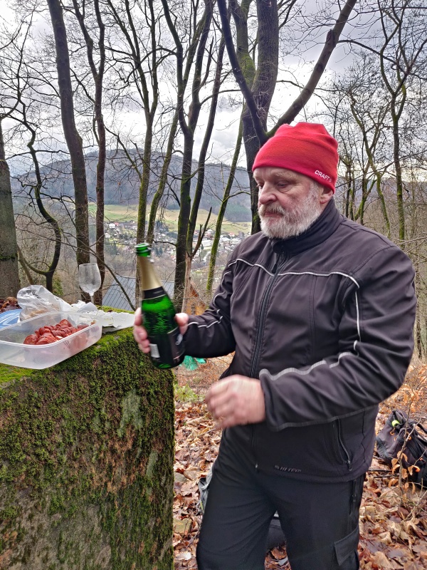 19 MARŤAN ZAKONČUJE ...
