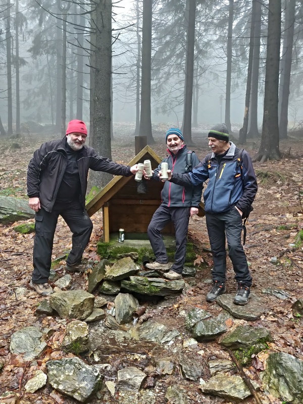 03  ...OBČERSTVENÍ U STUDÁNKY..